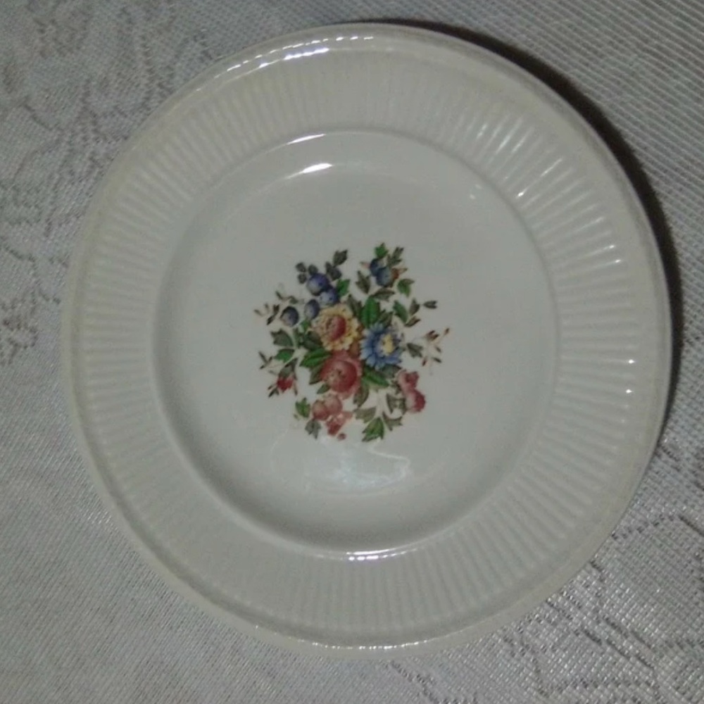 13 Wedgwood of Etruria Conway AK8384 Bread Plates